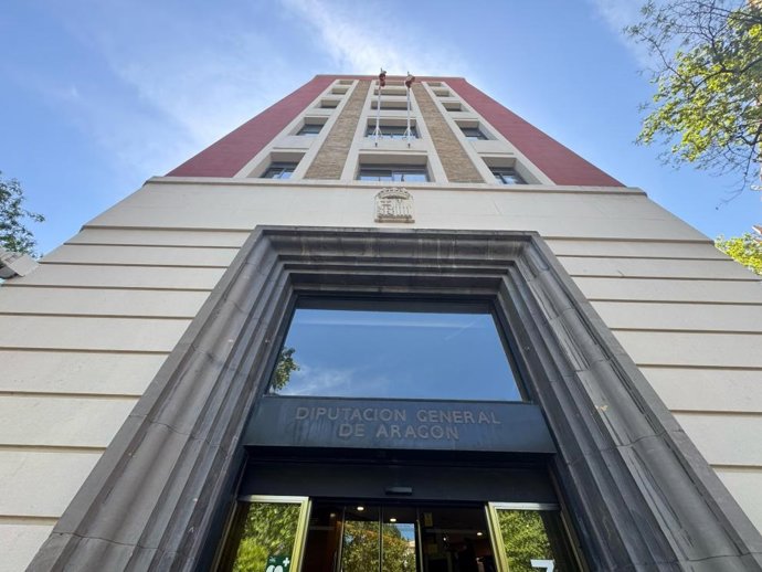 Archivo - Imagen del edificio que es sede del Departamento de Hacienda del Gobierno de Aragón.