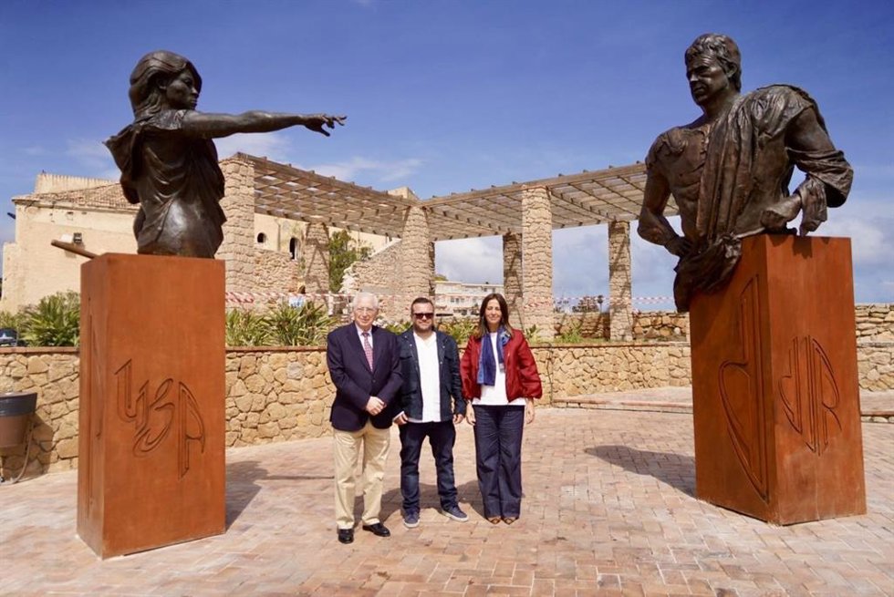 El presidente de la Ciudad Autónoma de Melilla, Juan José Imbroda, en la inauguración del grupo escultórico ‘Rusadir’.
