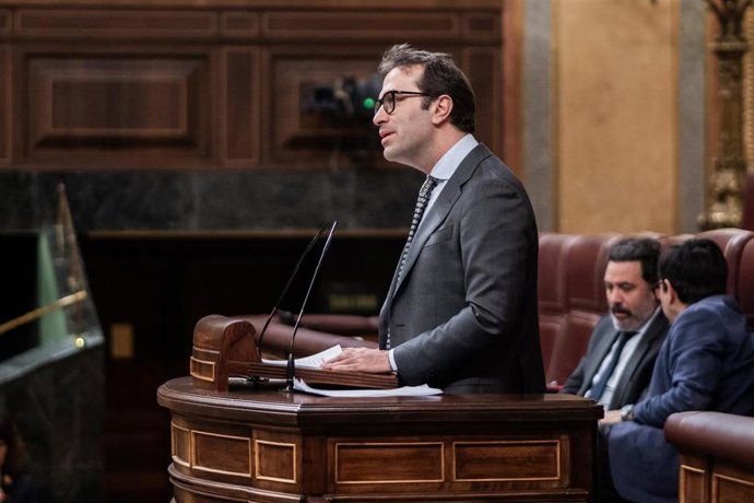 El ministro de Economía, Comercio y Empresa, Carlos Cuerpo, durante una sesión plenaria, en el Congreso de los Diputados, a 26 de marzo de 2026, en Madrid (España). El Congreso celebra hoy un pleno extra para acoger el debate de convalidación del decreto 