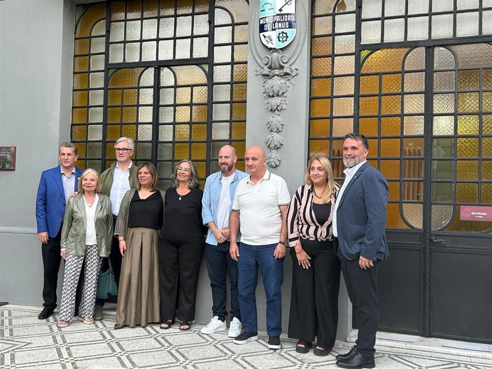 La Delegación Asturiana Ante El Consejo Deliberante De Lanús Con Representantes De La Institución.