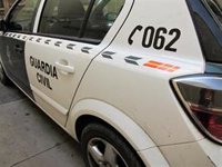 Detenido un conductor que colisionó contra un coche de Guardia Civil antes de estrellarse en Balerma (Almería)