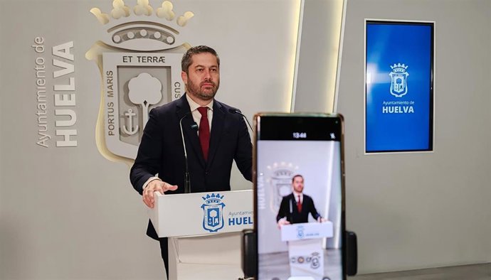 Archivo - El portavoz del PSOE en el Ayuntamiento de Huelva, Francisco Baluffo.