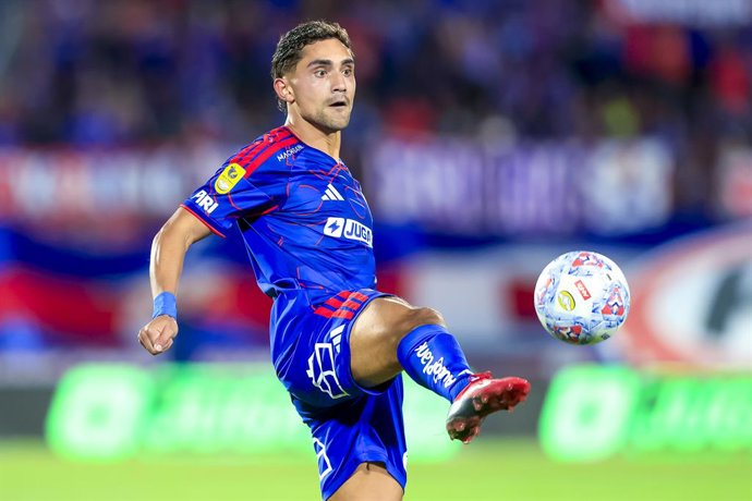 Futbol, Universidad de Chile vs Deportes Limache. Fecha 4, Liga de Primera 2026. El jugador de Universidad de Chile  Nicolas Ramirez controla el balon durante el partido de primera division disputado en el Estadio Nacional en Santiago,