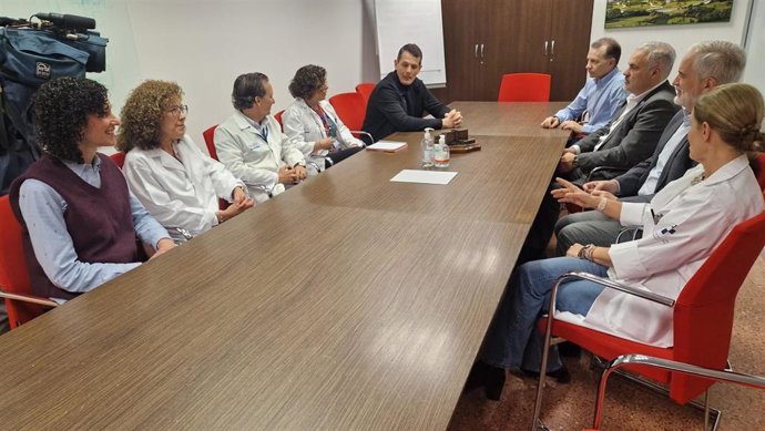 El gerente del Servicio de Salud, Aquilino Alonso, ha participado esta mañana en la toma de posesión del equipo directivo del área sanitaria III, que se corresponde con la comarca de Gijón y Oriente, en el Hospital de Cabueñes.