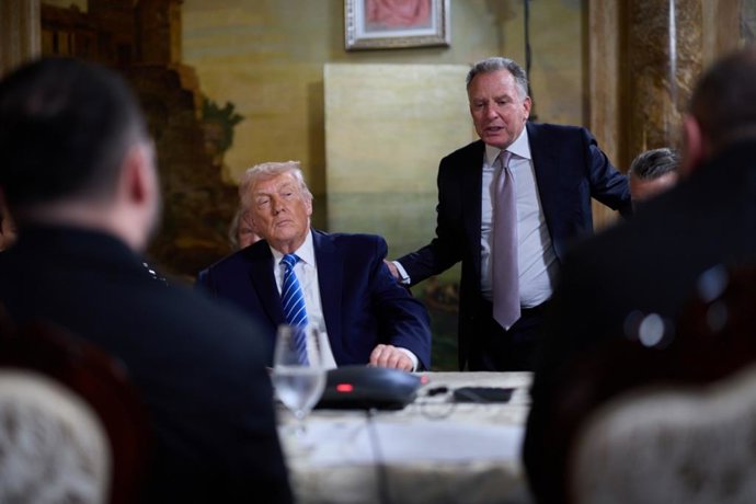 Archivo - El enviado especial de EEUU, Steve Witkoff, junto al presidente de EEUU, Donald Trump.