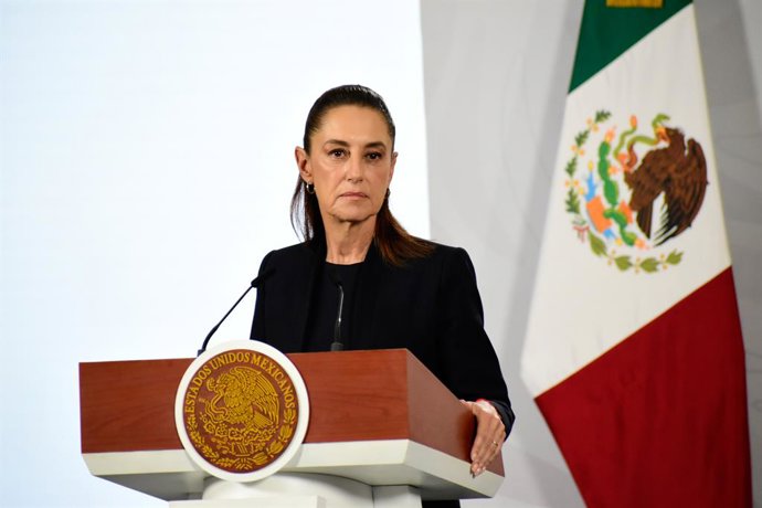 16 de março de 2026, Cidade do México, Cdmx, México: A presidente mexicana Claudia Sheinbaum Pardo discursa durante uma coletiva de imprensa sobre o Recorde Mundial do Guinness pela maior aula de futebol do mundo, no Palácio Nacional, em 16 de março de 20