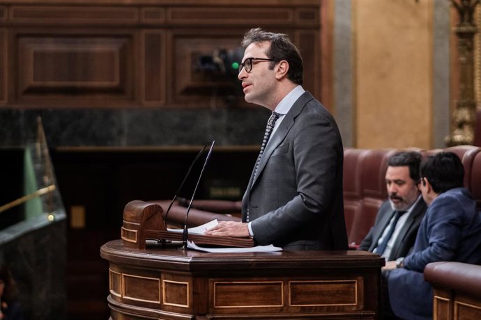 El ministro de Economía, Comercio y Empresa, Carlos Cuerpo, durante una sesión plenaria, en el Congreso de los Diputados, a 26 de marzo de 2026, en Madrid (España). El Congreso celebra hoy un pleno extra para acoger el debate de convalidación del decreto 