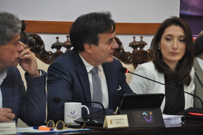 El portavoz popular Agustín González durante su intervención en el pleno