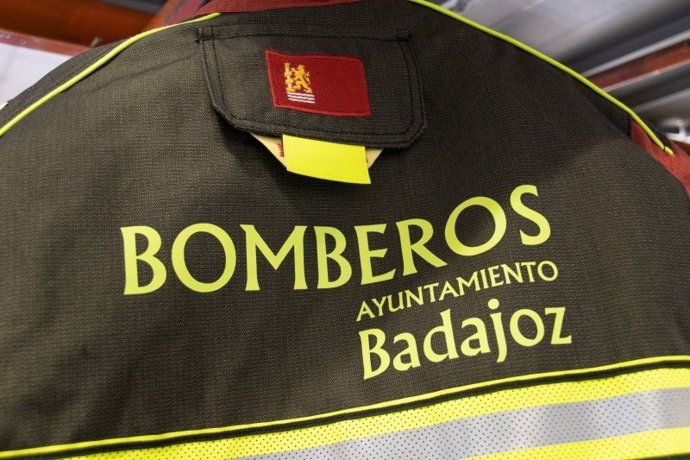 Uniforme de los bomberos del Ayuntamiento de Badajoz.