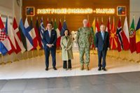 Robles traslada en Nápoles su "orgullo" y "reconocimiento" a los militares españoles desplegados en Irak