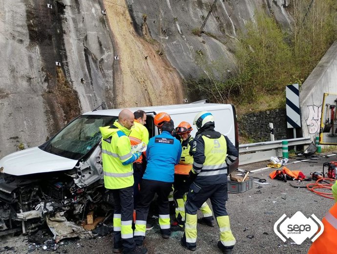 Accidente de tráfico en Parres