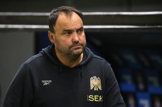 Futbol, Union Espanola vs Cobresal. Fecha 10, Liga de Primera 2025. El entrenador de Union Espanola Jose Luis Sierra es fotografiado durante el partido de primera division contra Cobresal disputado en el estadio Bicentenario de La Florida en Santiago,