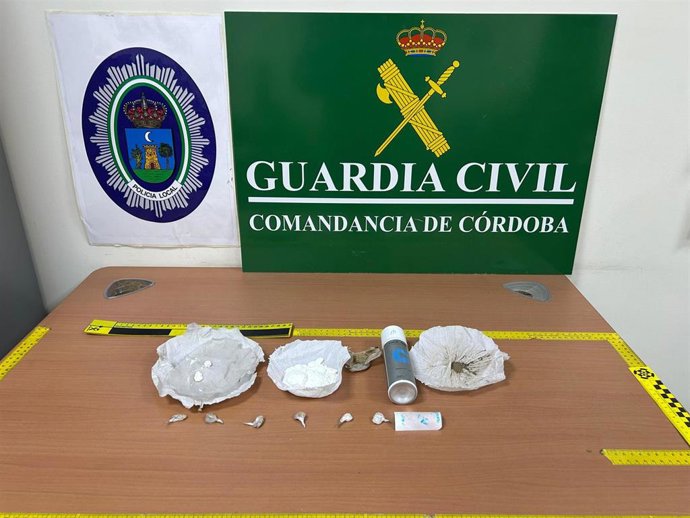 Drogas y objetos intervenidos en Montilla al hombre prófugo de la justicia.