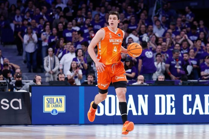 Archivo - Jaime Pradilla durante un partido del Valencia Basket