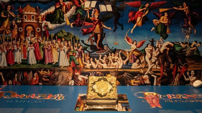 Códices iluminados, amuletos y valiosas encuadernaciones, algunas de ellas nunca vistas en España, ilustran la historia de la cultura manuscrita.