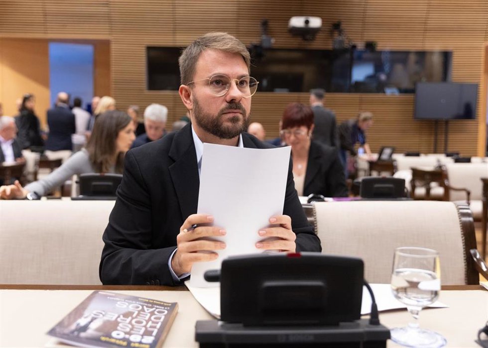 Archivo - El diputado de Sumar, Alberto Ibáñez, durante la comisión de la dana, en el Congreso de los Diputados, a 17 de noviembre de 2025, en Madrid (España).