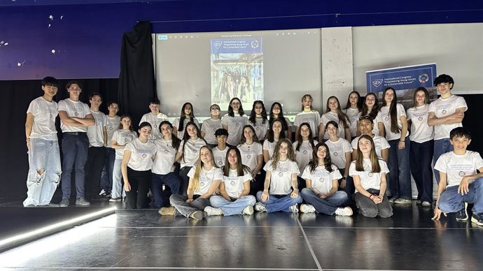 Estudiantes presentan en el congreso 'Empowering Young Voices' soluciones ante el "complejo" contexto global.