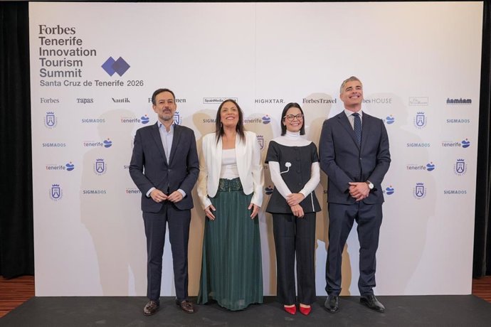 El vicepresidente del Cabildo, Lope Afonso, y la consejera delegada de Turismo de Tenerife, Dimple Melwani, asisten a la Forbes Tenerife Innovation Tourism Summit 2026