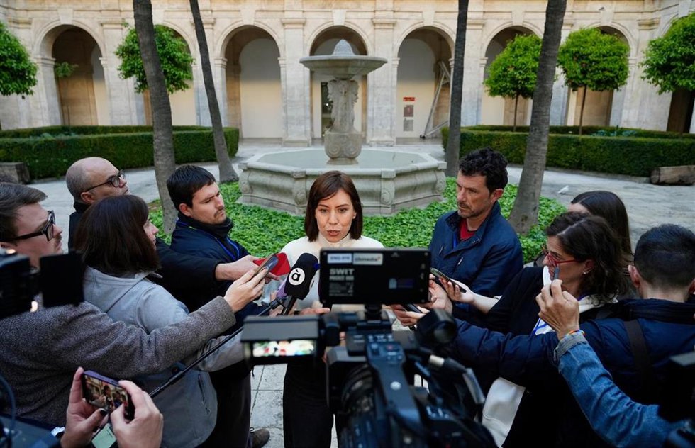 La secretaria general del PSPV y ministra de Ciencia, Innovación y Universidades, Diana Morant, atiende a los medios de comunicación.