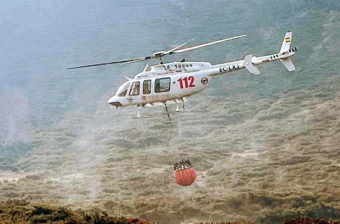 Helicóptero incendios forestales Cantabria fuego IIFF Santander 112 bomberos