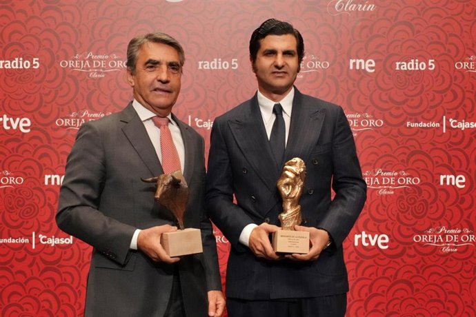 Morante de La Puebla recibe la LVIII Oreja de Oro de RNE.