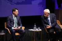 Moreno agradece a González que el primer AVE fuera a Sevilla como "política de Estado para que el sur compita"