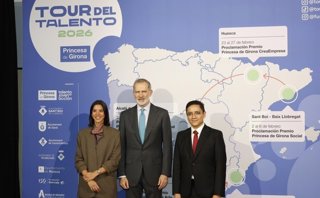 Su Majestad el Rey junto a los galardonados como Premio Princesa de Girona Internacional 2026 en las categorías de "CreaEmpresa" e "Investigación"
