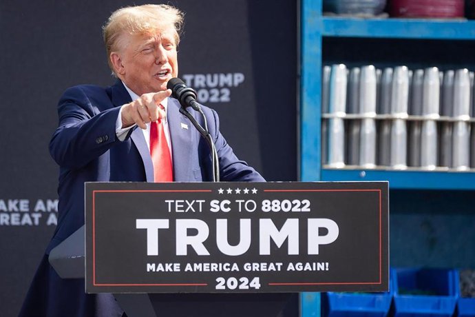 26 de março de 2026: O então ex-presidente Donald Trump realiza um comício na fábrica da Sportsman Boats em Summerville, Carolina do Sul, em 25 de setembro de 2023.