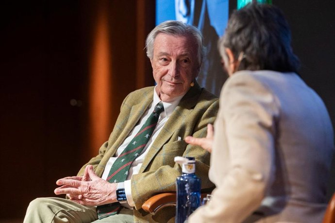 El ex director del Centro Nacional de Inteligencia y ex embajador, Jorge Dezcallar, durante la presentación de su nueva novela.