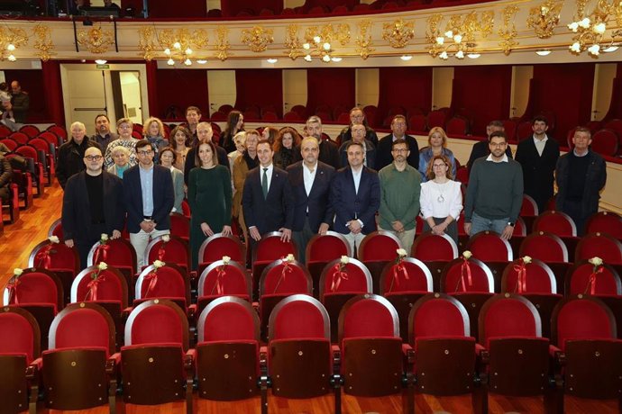 Acto de homenaje a 14 personalidades relevantes del teatro y la música en el Teatre Principal de Palma.