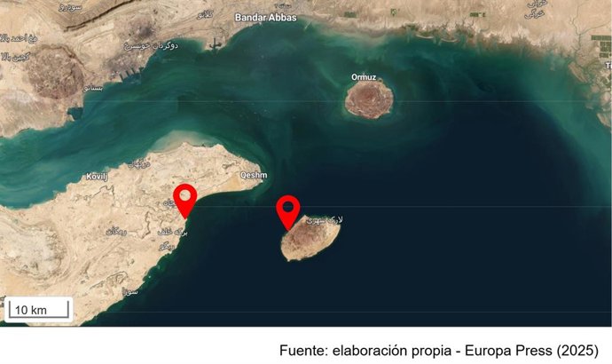 A aldeia de Ramcha, na ilha de Qeshm, e a ilha de Lark, ambas pertencentes ao condado iraniano de Qeshm, indicadas num mapa desta parte do Estreito de Ormuz