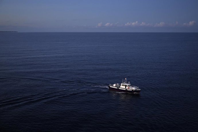 Archivo - Arquivo - 7 de dezembro de 2025 - San Miguel, Cozumel, México - Uma lancha-piloto se aproxima do navio de cruzeiro Viking Mars enquanto este entra no porto em 7 de dezembro de 2025, em San Miguel, Cozumel, México. O piloto, um especialista local