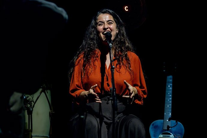 Archivo - Arquivo - A cantora Sílvia Pérez Cruz durante um show no festival Noches del Botánico, no Real Jardim Botânico Alfonso XIII, em 2 de julho de 2025, em Madri (Espanha). Sílvia Pérez Cruz é uma das vozes mais destacadas do cenário musical e