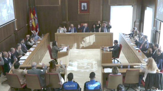 Imagen del pleno del Ayuntamiento de León celebrado este viernes.