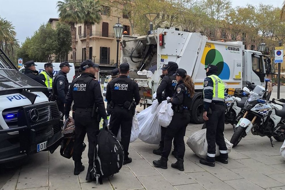 Incautan más de 400 kilos de material destinado a la venta ambulante ilegal.