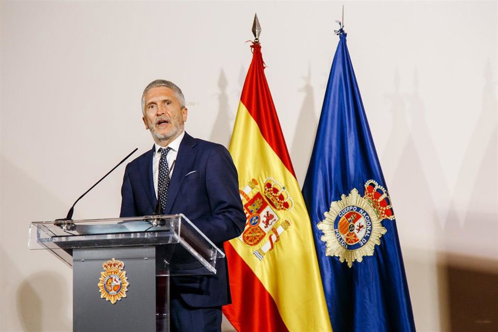 Archivo - El ministro del Interior, Fernando Grande Marlaska, durante la inauguración de la exposición conmemorativa del 75 aniversario del DNI en el Centro Cultural San Marcos de Toledo, Castilla-La Mancha (España), a 6 de julio de 2020. La exposición re
