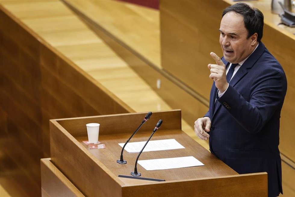 Imagen de archivo del 'president' de la Generalitat valenciana, Juanfran Pérez Llorca, durante una sesión de control, en Les Corts Valencianes, a 26 de marzo de 2026, en Valencia.