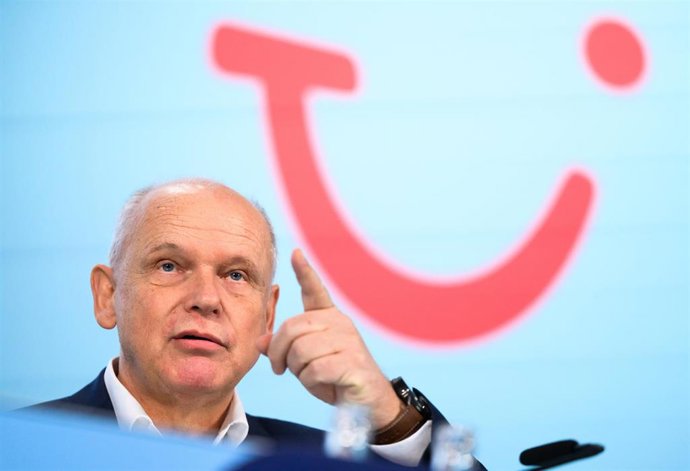 Archivo - FILED - 10 February 2026, Lower Saxony, Hanover: Sebastian Ebel, CEO of TUI AG, sits at the TUI Group Annual General Meeting in the Hannover Congress Centrum (HCC). Photo: Julian Stratenschulte/dpa