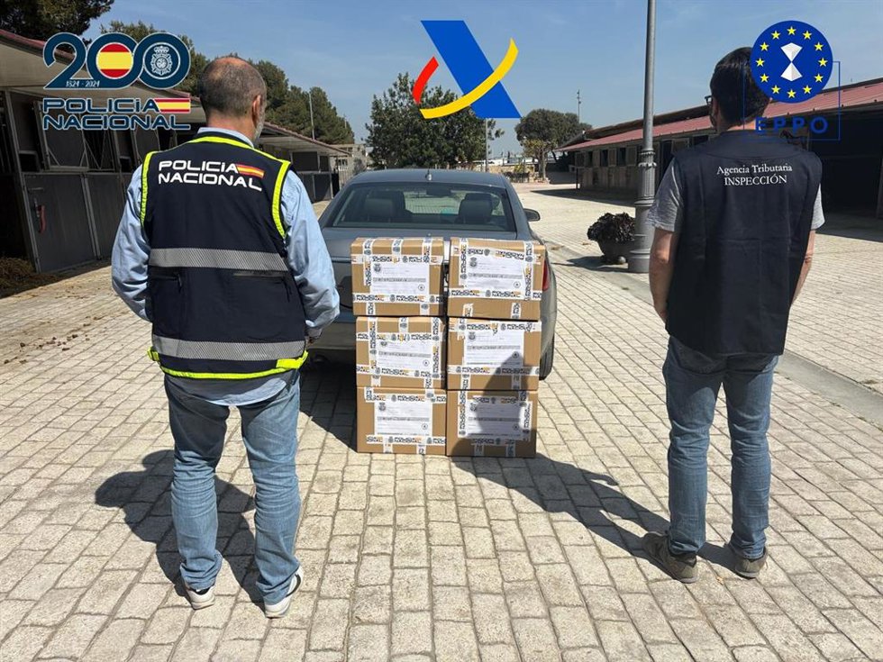 Operación de la Policía Nacional y la Agencia Tributaria para desarticular una organización criminal por fraude de 32,8 millones de IVA en bebidas alcohólicas.