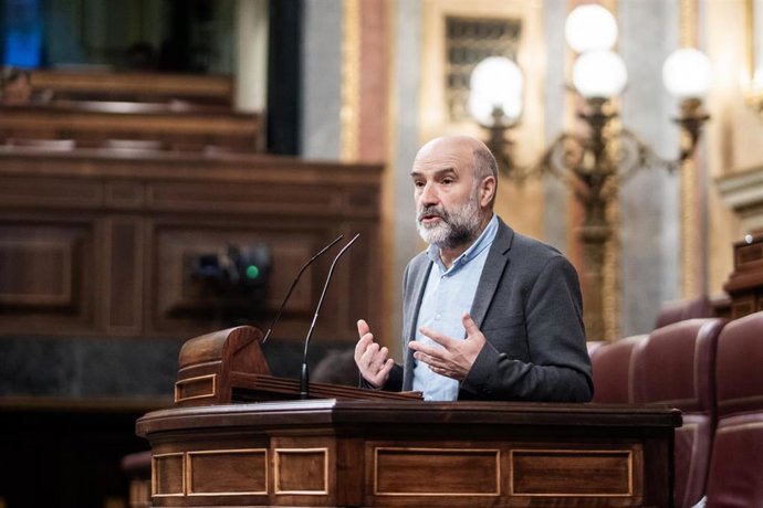 El diputado del BNG Néstor Rego interviene durante una sesión plenaria, en el Congreso de los Diputados, a 26 de marzo de 2026, en Madrid.