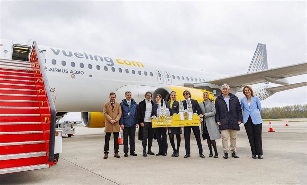 La Rioja, "más conectada" al mundo con el vuelo Barcelona-Agoncillo; "Un hito" que demuestra la "valía del aeropuerto"