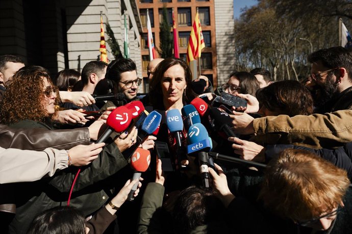 La ministra de Sanidad, Mónica García, ofrece declaraciones a los medios antes del pleno del Consejo Interterritorial del Sistema Nacional de Salud (CISNS), en el Ministerio de Sanidad, a 27 de marzo de 2026, en Madrid (España). El Ministerio de Sanidad a