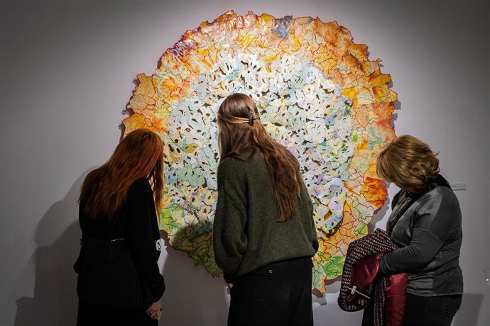 La Sala de Arte El Brocense ofrece la exposición 'VE Y VE' de la artista gallega María Xosé Fernández