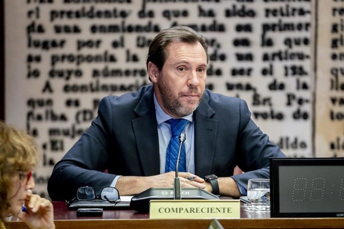 Archivo - El ministro de Transportes y Movilidad Sostenible, Óscar Puente, comparece en la Comisión de Investigación por el ‘caso Koldo’, en el Senado, a 28 de noviembre de 2024, en Madrid (España). 
