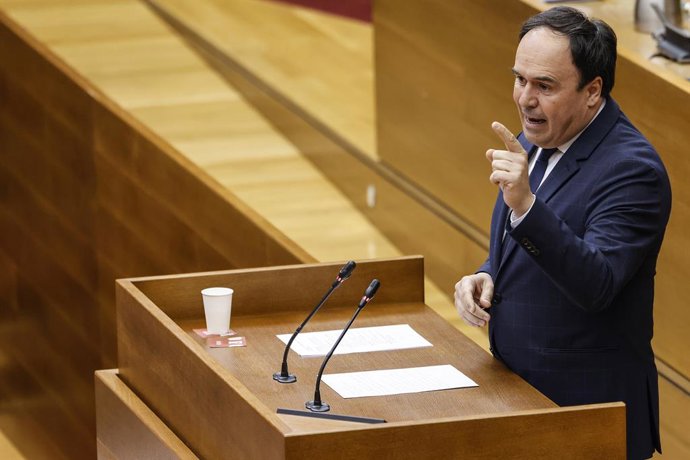 Imatge d'arxiu del 'president' de la Generalitat valenciana, Juanfran Pérez Llorca, durant una sessió de control, en Les Corts Valencianes, a 26 de març del 2026, a València.