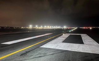 El Aeropuerto de Alicante-Elche Miguel Hernández reabre la pista de vuelo en el horario nocturno