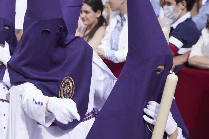 Archivo - Detalle de un nazareno de la Hermandad de Pino Montano