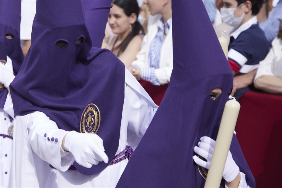 Archivo - Detalle de un nazareno de la Hermandad de Pino Montano
