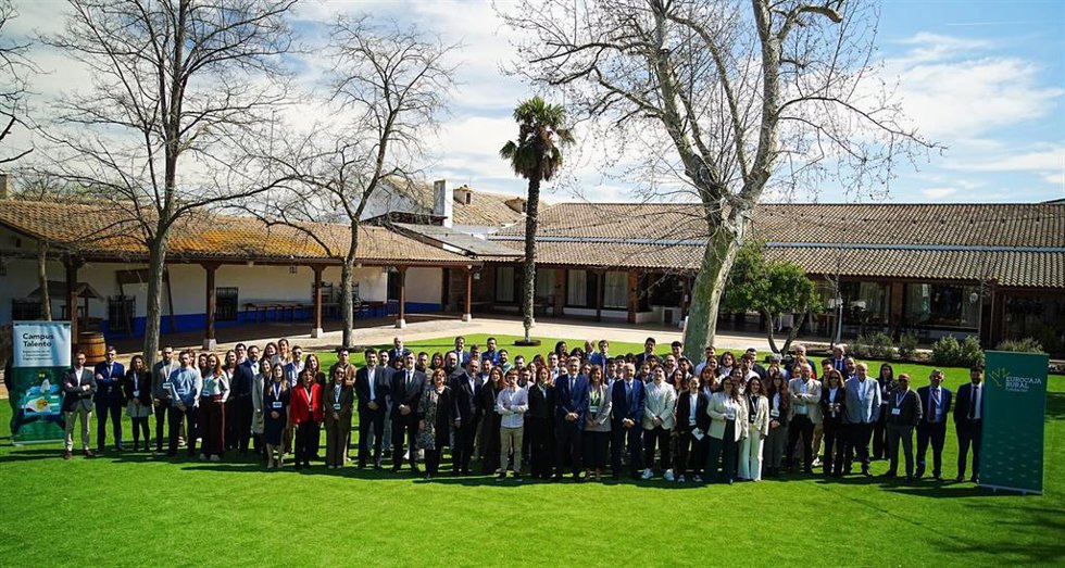 Jornada de encuentro entre los alumnos pertenecientes a la 4ª edición del programa 'Campus Talento: Especialista en IA y Transformación Digital Empresarial' y las empresas interesadas organizado por Eurocaja Rural.