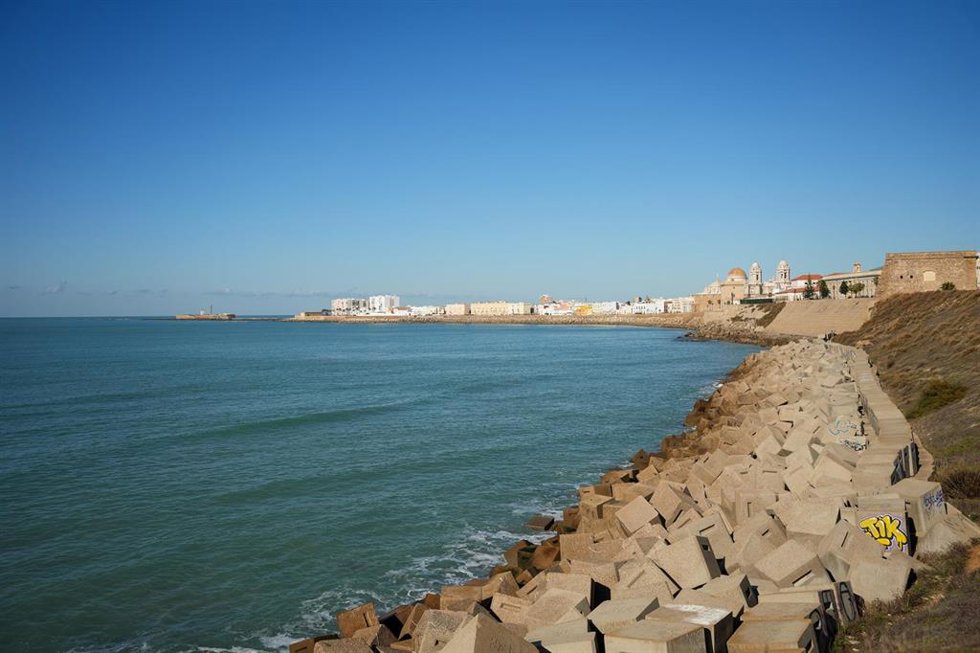 Archivo - Playa de Santa María del Mar de Cádiz en una imagen de archivo.